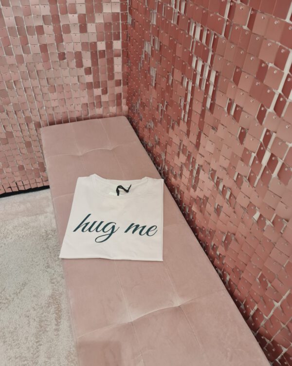 T-shirt VICOLO con stampata HUG ME