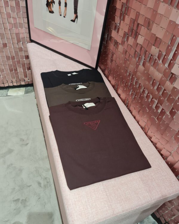 T-shirt Over VICOLO con targhetta
