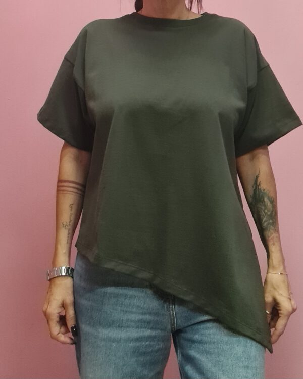 T-shirt VICOLO asimmetrica con spacco laterale, VARI COLORI